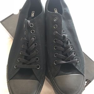 NEW BLK 10.5 MENS CONVERSE